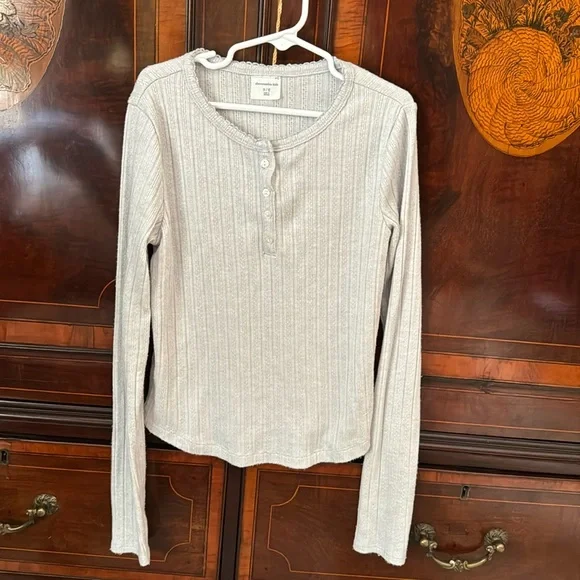 Abercrombie Kids Pointelle Shirt Girls 11/12 - Picture 1 of 4